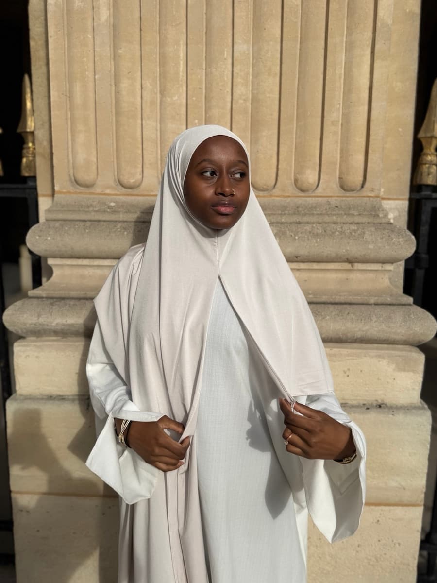 Hijab Satiné à Enfiler — Écru nude